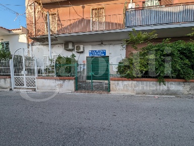 Foto Negozio in Via Virgilio 00, Bacoli Centro di 40 m² con 2 locali