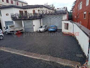 Foto Negozio in Via Della LibertÃ  9, Roccapiemonte Centro di 280 m²