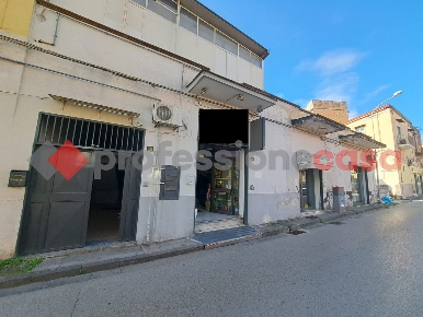 Foto Negozio in Via Croce 202, Boscoreale di 75 m² con 2 locali in vendita