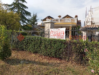 Foto Negozio in Via maria 235, Veroli Case Campoli-panetta di 200 m²
