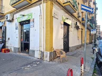 Foto Negozio in Via Generale Pignatelli 69, Napoli Arenaccia di 35 m²