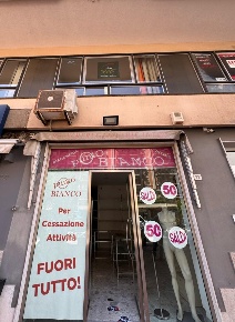 Foto Negozio in Via Leonardo da Vinci 72/B, Palermo Noce di 32 m²