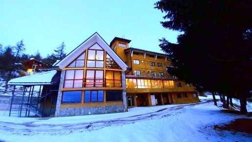 Foto Hotel in Via Richardette 14, Sauze d'Oulx di 1380 m² in vendita