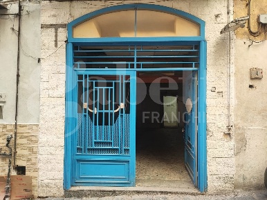 Foto Negozio in Cedronio, Napoli Quartieri Spagnoli di 150 m² con 1 locali