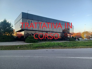 Foto Negozio in Via SP 34 5, Inveruno Centro di 1500 m² con 5 locali