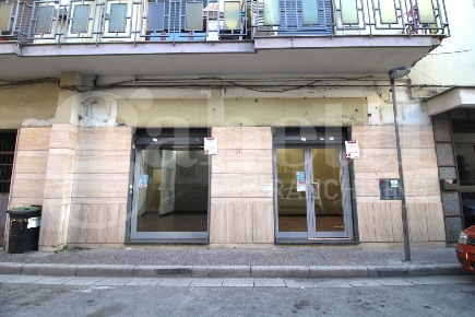 Foto Negozio in Via De Vita 11, Arzano di 45 m² con 2 locali in affitto
