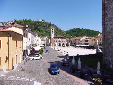 Foto Ufficio a Marostica Centro di 70 m² con 3 locali in affitto