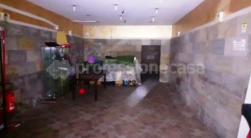 Foto Negozio a Livorno Corea di 60 m² con 2 locali in vendita