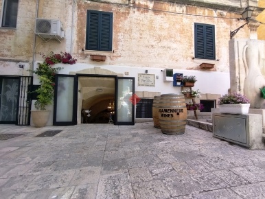 Foto Negozio in Via Risorgimento 15, Grottaglie di 85 m² con 1 locali
