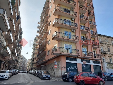 Foto Negozio in Via Cugini 33, Taranto Tre Carrare di 250 m² con 1 locali