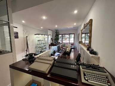 Foto Ufficio in Ufficio Via Galvani, Terni Centro di 250 m² con 12 locali