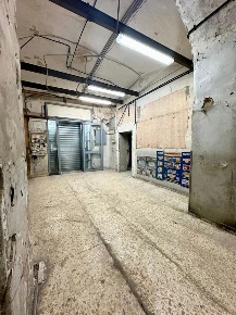 Foto Negozio in Mario Pagano, Napoli Sanità di 50 m² con 2 locali