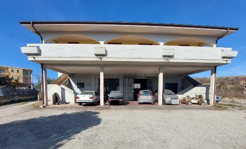 Foto Negozio in Via Garibaldi 5, Mosciano Sant'Angelo Notaresco Stazione