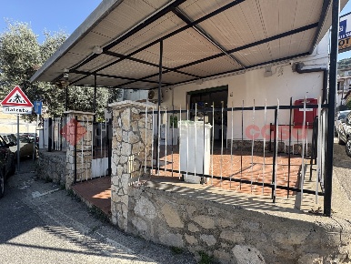 Foto Attività commerciale in Via DELIBERA 20, Terracina di 45 m² in vendita