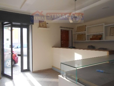 Foto Negozio a Afragola di 80 m² con 2 locali in affitto