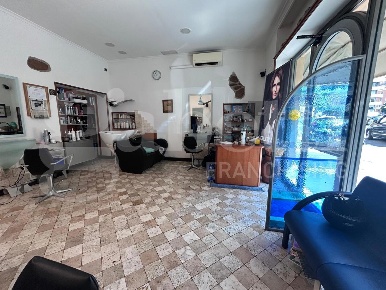 Foto Negozio in Via Monaci 7, Roma Bologna di 35 m² con 1 locali in vendita
