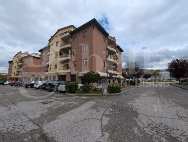 Foto Negozio in Via DELL' ARTE 1, Deruta Centro di 179 m² con 1 locali