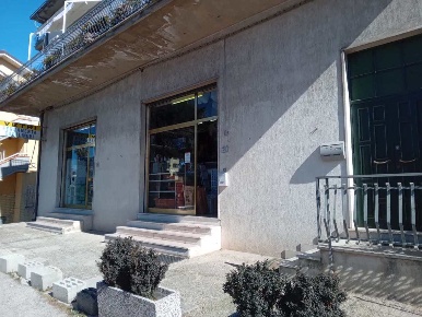Foto Negozio in Via nazionale 0, Tortoreto Tortoreto Lido di 260 m²