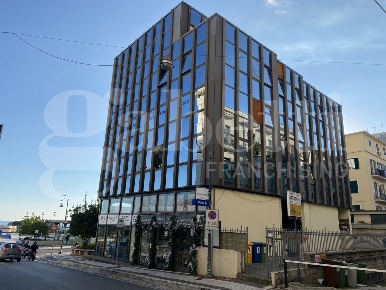 Foto Ufficio in Via Santa Teresa 3, Formia Centro di 52 m² con 2 locali