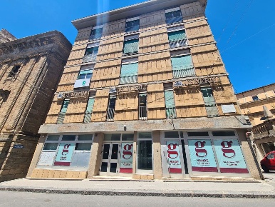 Foto Ufficio in Via Roma 9, Caltagirone Centro di 256 m² con 4 locali