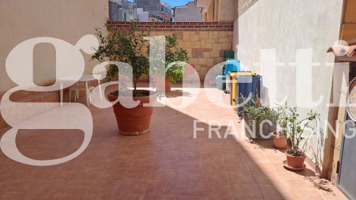 Foto Negozio in Via Consolare 114, Bagheria Centro di 120 m² con 1 locali