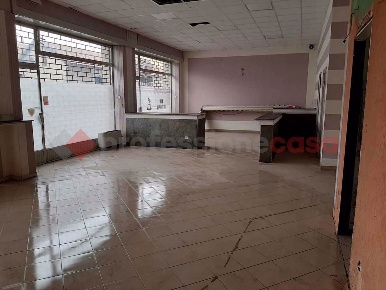 Foto Negozio in novara, Borgomanero Centro di 130 m² con 2 locali
