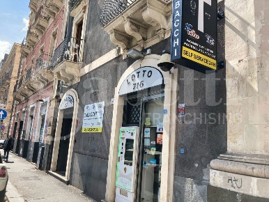 Foto Attività commerciale in Piazza San Domenico 28, Catania di 90 m²