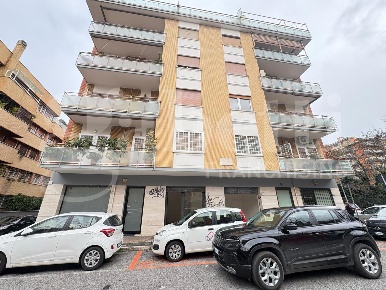 Foto Negozio in Piazza Nicola Cavaliere 8, Roma Ardeatino - Montagnola