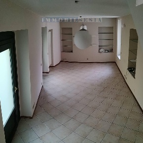 Foto Locale commerciale in VIA prof. calderini 26, Borgosesia Centro