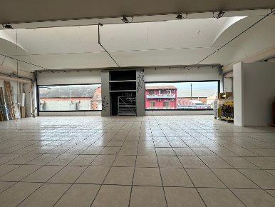 Foto Negozio in Via STATALE 360/A, Pace del Mela Giammoro di 300 m²