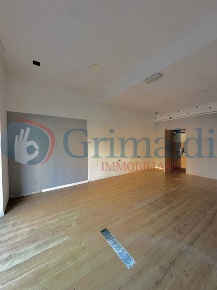 Foto Negozio in Via delle Marmore 1, Perugia Pianello di 60 m² con 2 locali