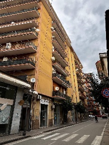 Foto Ufficio a Battipaglia Centro di 95 m² con 4 locali in affitto