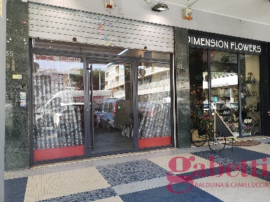 Foto Negozio in Piazza della Balduina 40, Roma Balduina di 35 m² in vendita