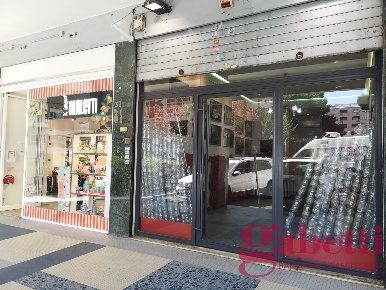 Foto Negozio in Piazza della Balduina 40, Roma Balduina di 35 m² in vendita