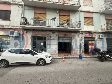 Foto Negozio in Via Consolare Valeria 31C, Messina Minissale di 36 m²
