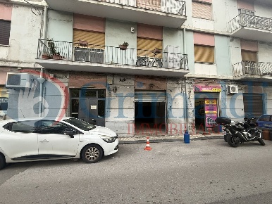 Foto Negozio in Via Consolare Valeria 31C, Messina Minissale di 36 m²
