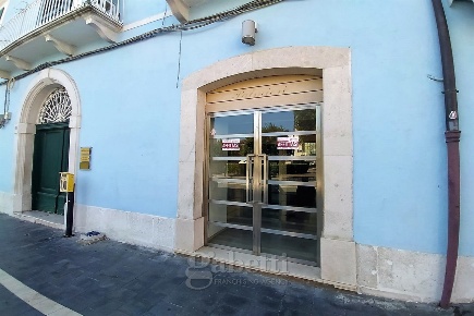 Foto Negozio in Vittorio Emanuele II, Campobasso Centro di 60 m² in affitto