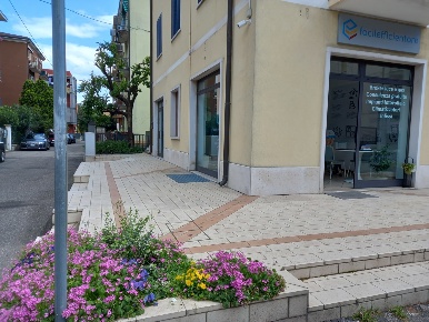Foto Negozio in Via golosine 47, Verona Zona Fiera di 80 m² con 2 locali