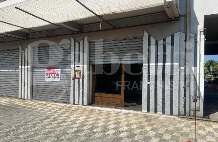 Foto Negozio in Via Alessandro Volta snc, Rende Quattromiglia di 124 m²
