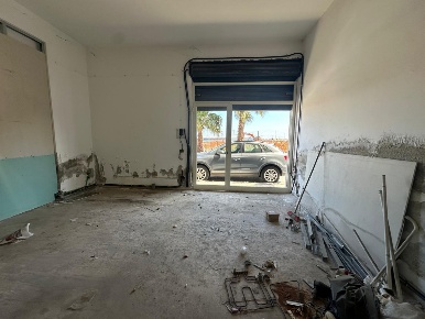 Foto Negozio in Via Nino Bixio 52, Milazzo Centro di 57 m² con 1 locali