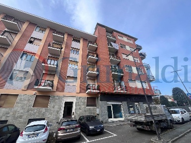 Foto Negozio in Via MARCONI 17, Beinasco Centro di 30 m² con 1 locali