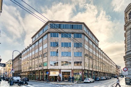Foto Negozio in Via ARSENALE 25, Torino Via Roma di 115 m² con 3 locali