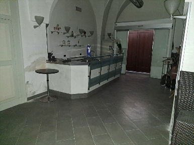 Foto Negozio in Via Torre Santa Susanna 75/79, Oria di 190 m² con 5 locali