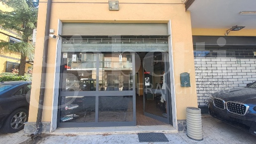 Foto Negozio in Umberto, Sant'Agata li Battiati di 55 m² con 2 locali