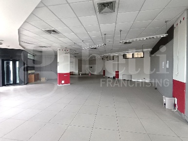 Foto Ufficio a Viareggio Marco Polo - Don Bosco di 450 m² con 5 locali