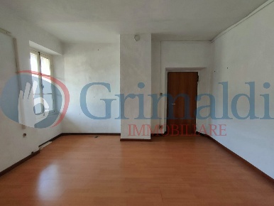 Foto Magazzino in Strada del Portone 171, Grugliasco Centro di 480 m²