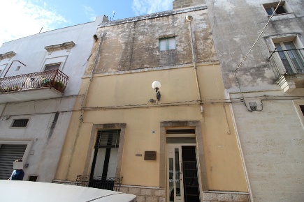 Foto Negozio in Via Gian Leonardo Marugj 60, Manduria Centro di 90 m²
