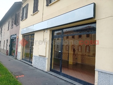 Foto Negozio in Via bixio 2, San Vittore Olona di 115 m² con 1 locali