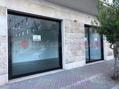 Foto Negozio in Via Riccardo da San Germano 60, Cassino Centro di 156 m²