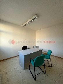 Foto Ufficio in Calamandrei, Arezzo Pescaiola di 80 m² con 4 locali